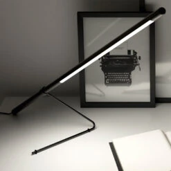 Belux Tubo-40 LED -Helles Licht 002 Belux Tubo 40 LED Tisch ambient5 b40765f2008b95af26e0d989eb06a904