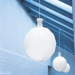 Le Klint The Lantern / Model 101 Large -Helles Licht 002 Le Klint 101 Lantern Pendel ambient3 c41f7af1d91db51c90faa222f73153b8
