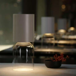 Luceplan Nui Mini -Helles Licht 002 Luceplan Nui Mini Tisch ambient4 115873 sand cb74da98630fbed570f069a11e58d0d5