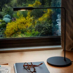 Lumina Flo Desk 14 Lumina Flo Desk -Helles Licht 002 Lumina Flos Desk Tisch ambient2 20ee3b10e47ba6c686473cc7ebf8c154