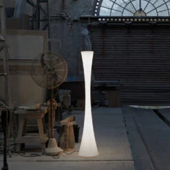 Martinelli Luce Biconica Pol -Helles Licht 002 Martinelli Luce Biconica Pol Outdoor Stehleuchte ambient2 c676d9564153da284450cf925b7da5e4