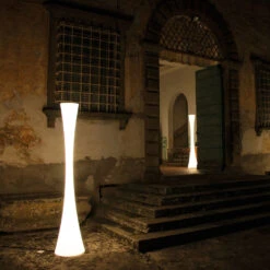 Martinelli Luce Biconica Pol -Helles Licht 002 Martinelli Luce Biconica Pol Outdoor Stehleuchte ambient5 c6339eebd4ebd701226273e565b47a4c