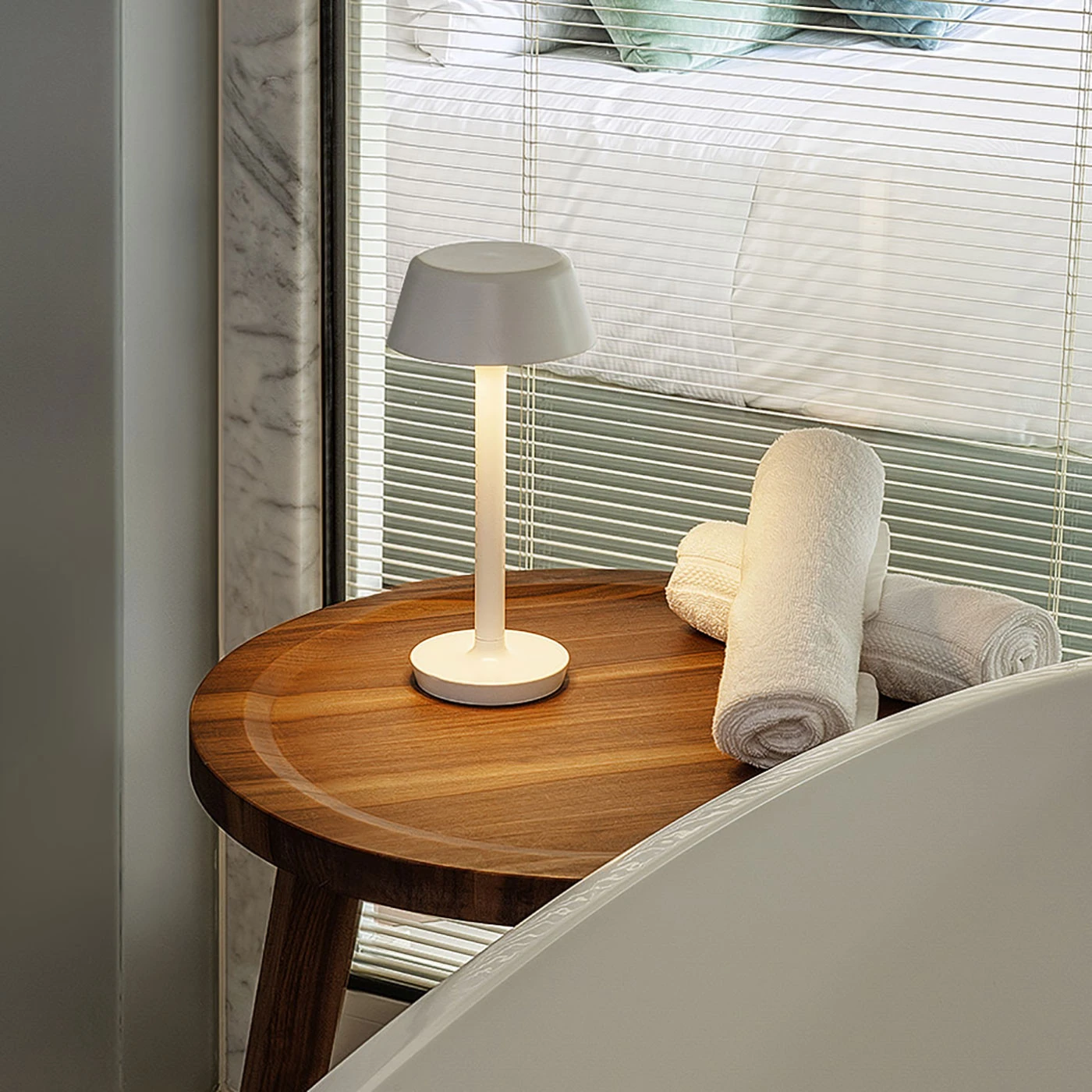 Helles Licht -Helles Licht 002 panzeri firefly tavolo ambient3 d15bef365f8a995a90702c729a4bc525