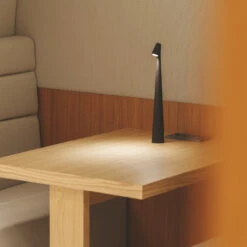 Vibia Africa 5585 Portable Akkuleuchte 29 Vibia Africa 5585 Portable Akkuleuchte -Helles Licht 002 vibia africa ambient11 8f8c3dca1d59a323add93d1b48db4b35