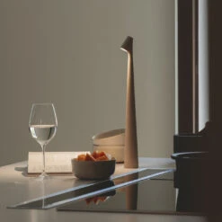 Vibia Africa 5585 Portable Akkuleuchte 21 Vibia Africa 5585 Portable Akkuleuchte -Helles Licht 002 vibia africa ambient3 e91ca8348ab9e5f345cfe8694325b28e