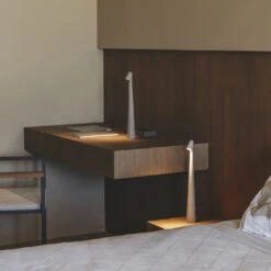 Vibia Africa 5585 Portable Akkuleuchte 22 Vibia Africa 5585 Portable Akkuleuchte -Helles Licht 002 vibia africa ambient4 1824e59edf55bb86ea4d179ef75baf06