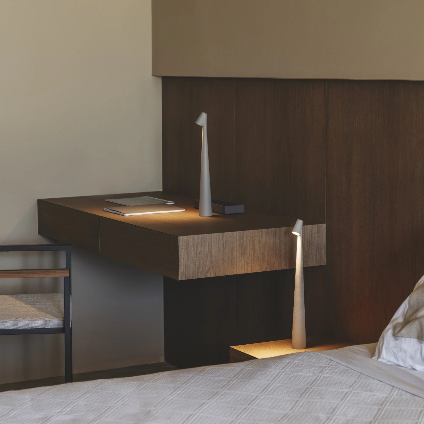 Vibia Africa 5585 Portable Akkuleuchte 7 Vibia Africa 5585 Portable Akkuleuchte – Bild 5