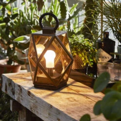 Contardi Muse Lantern Outdoor Battery -Helles Licht 003 muse lantern outdoor battery ambient2 a2403dba79ed04506553c38af246ef6d