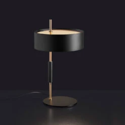 Oluce 1953 Tischleuchte -Helles Licht 004 Oluce 1953 Tisch detail2 a6756e280e427dc6a3239dc70b903d59