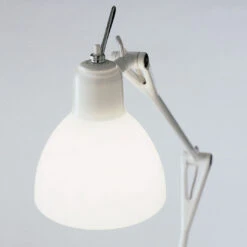 Rotaliana Luxy T2 -Helles Licht 004 Rotaliana Luxy T2 Tisch detail1 61a4da27acbd27219d04508becc86e60