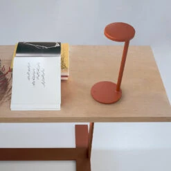 Flos Oblique 10 Flos Oblique -Helles Licht 006 Flos Oblique Tisch ambient 111125 rot 9a393fa9c2cb5381a8a79406d9fb52e8