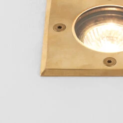 Astro Gramos Square Bodeneinbauleuchte -Helles Licht 007 Astro Gramos Coastal Square Boden detail 96538 messing e2b23b7849afeba2934c61f4e95cfb20
