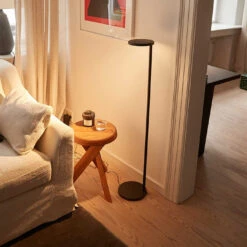 Flos Oblique Floor USB-C 12 Flos Oblique Floor USB-C -Helles Licht 007 Flos Oblique Floor Steh ambient 109e676f6146d8ebada6a4c560fa57c8