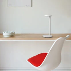 Flos Oblique Qi -Helles Licht 008 Flos Oblique Qi Tisch ambient 111127 weiss f57a9a35a31cca639bb1bbfa32c1dd0e