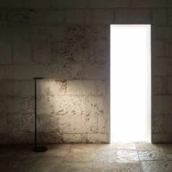 Flos Oblique Floor USB-C 14 Flos Oblique Floor USB-C -Helles Licht 009 Flos Oblique Floor Steh ambient b106f8c85c100c467c9c9c07f471b0ff