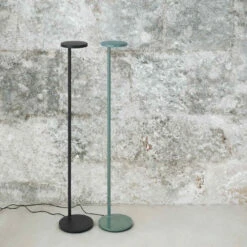 Flos Oblique Floor -Helles Licht 010 Flos Oblique Floor Steh ambient 89b0003574f4435c555e4320890113a8